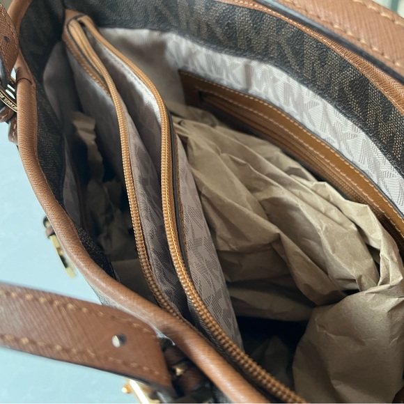 Michael Kors pocketbook - Picture 7 of 8